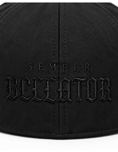 Gorra Semper Bellator — detalle del bordado trasero